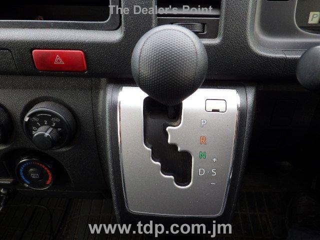 TOYOTA REGIUSACE 2017 Image 29