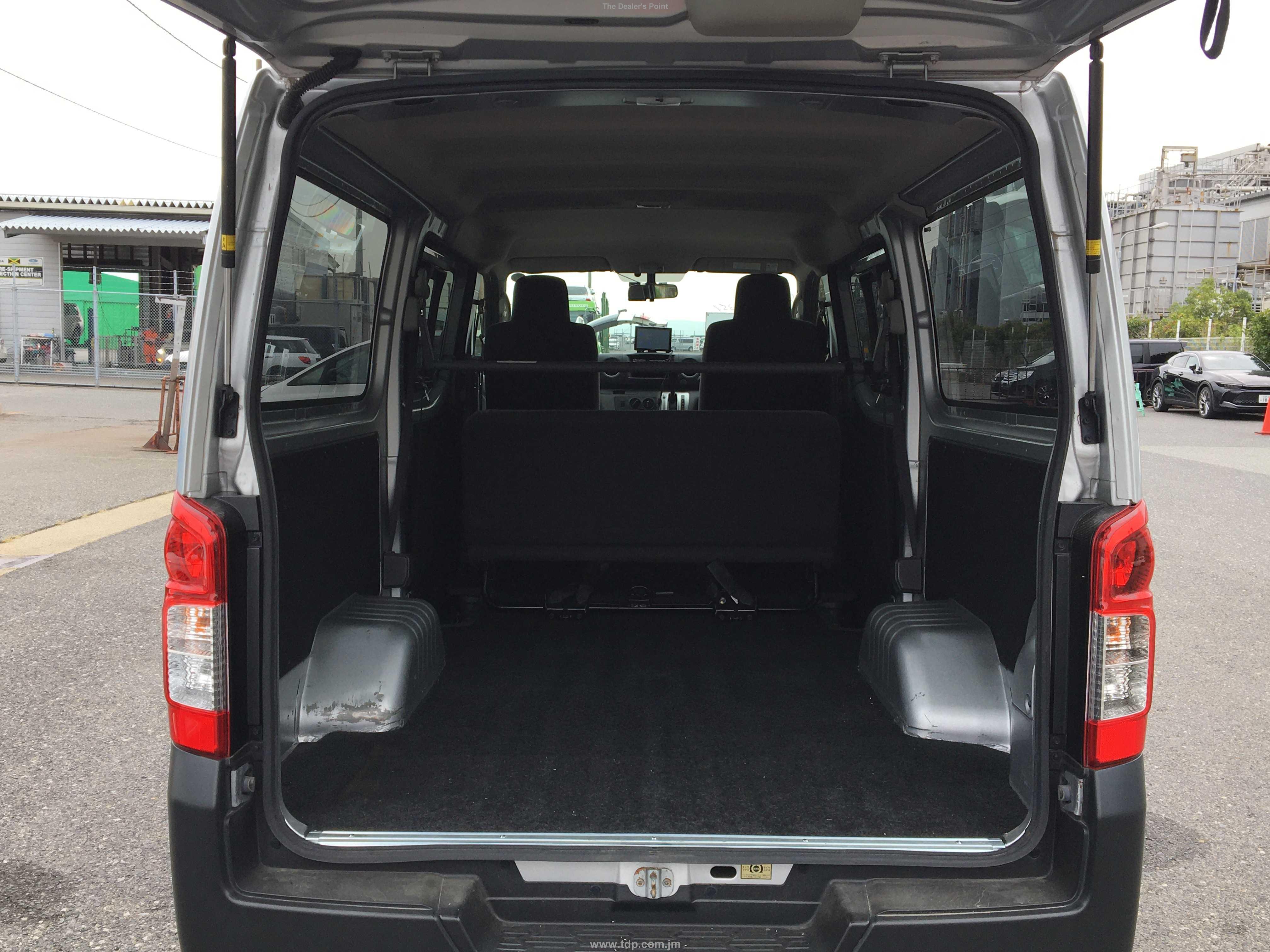 NISSAN NV350 CARAVAN 2017 Image 7