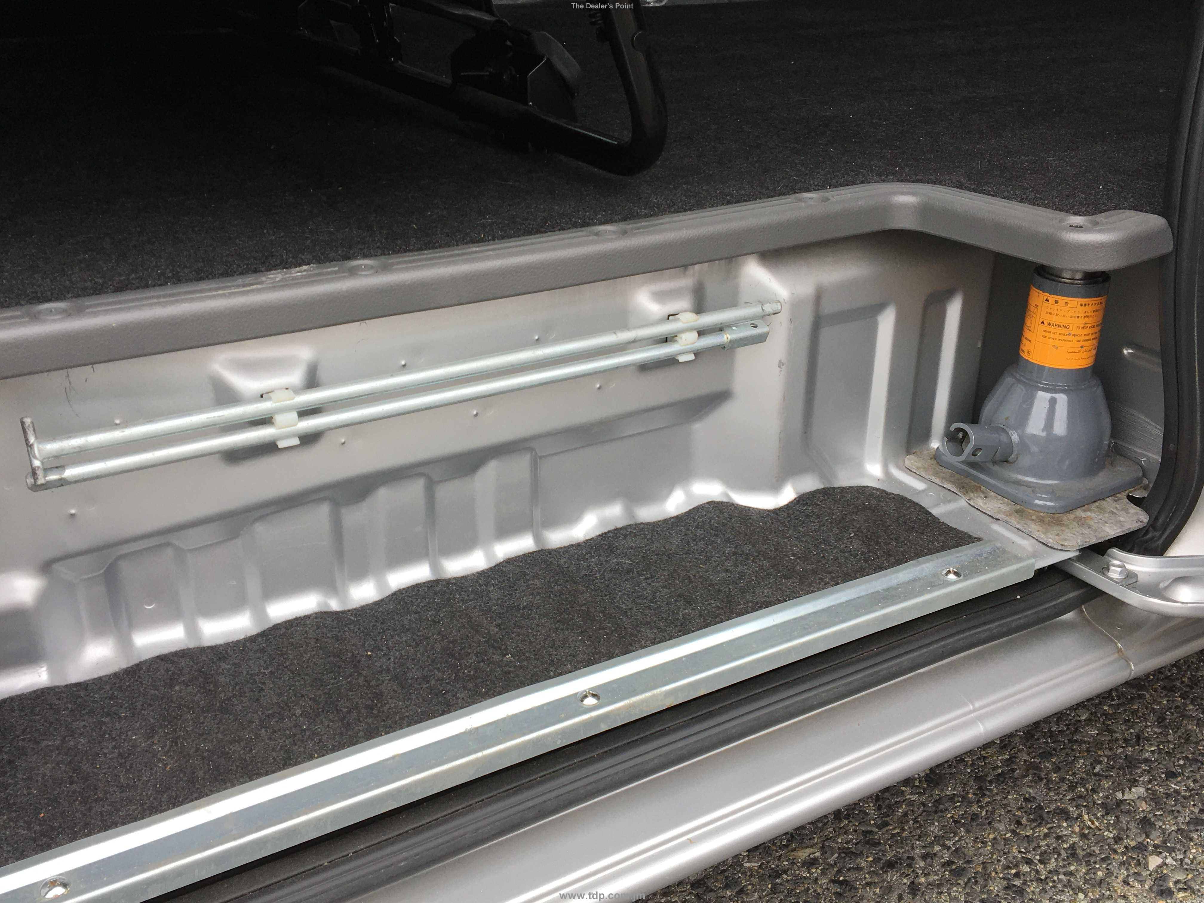 NISSAN NV350 CARAVAN 2017 Image 9