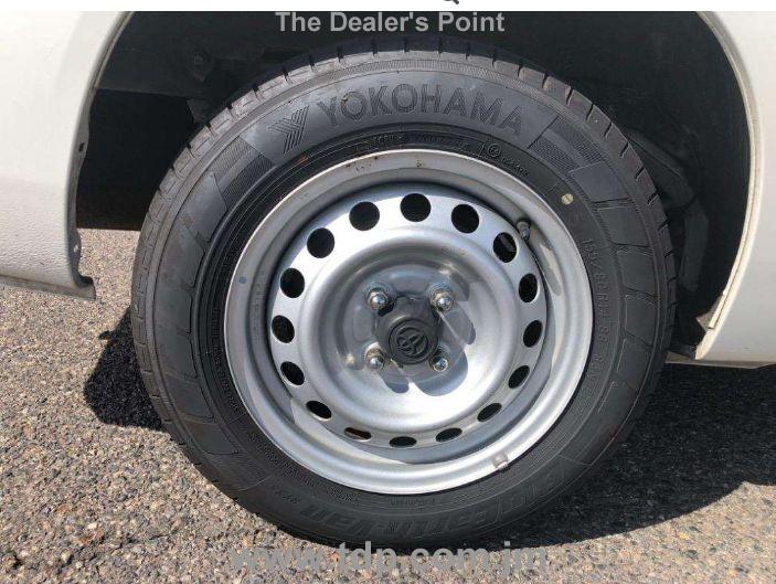 TOYOTA SUCCEED 2018 Image 10