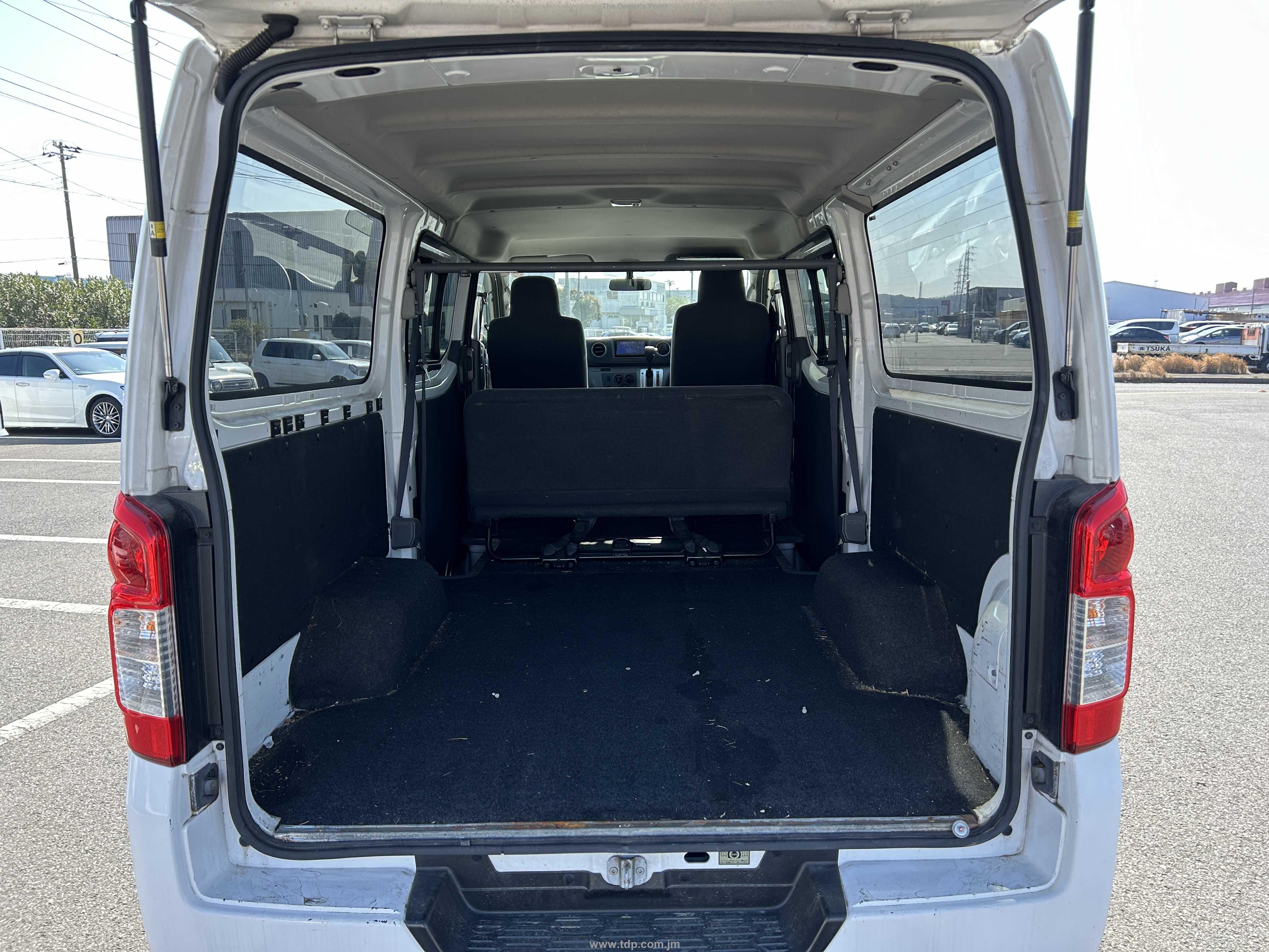 NISSAN NV350 CARAVAN 2017 Image 23