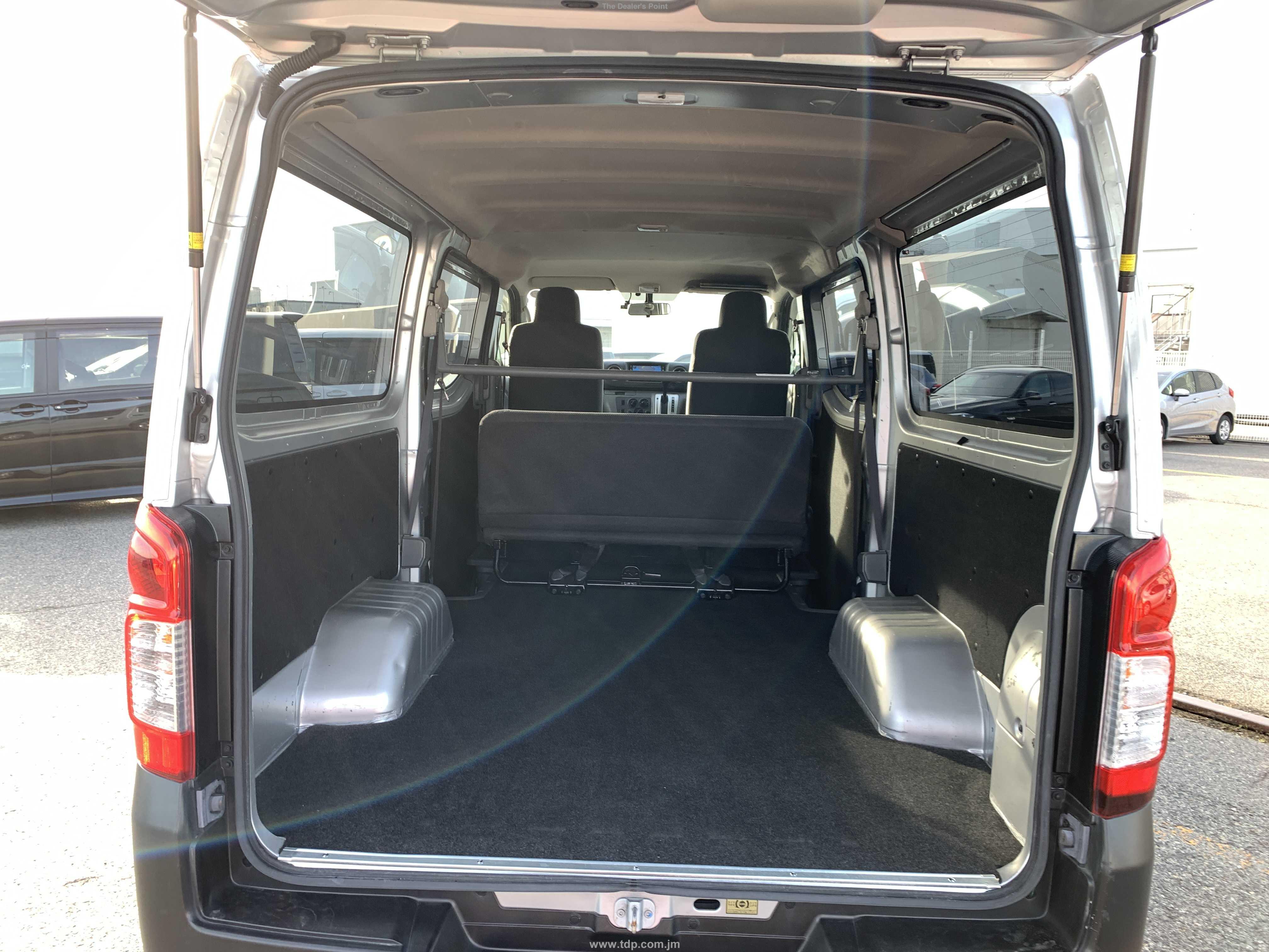 NISSAN NV350 CARAVAN 2019 Image 24