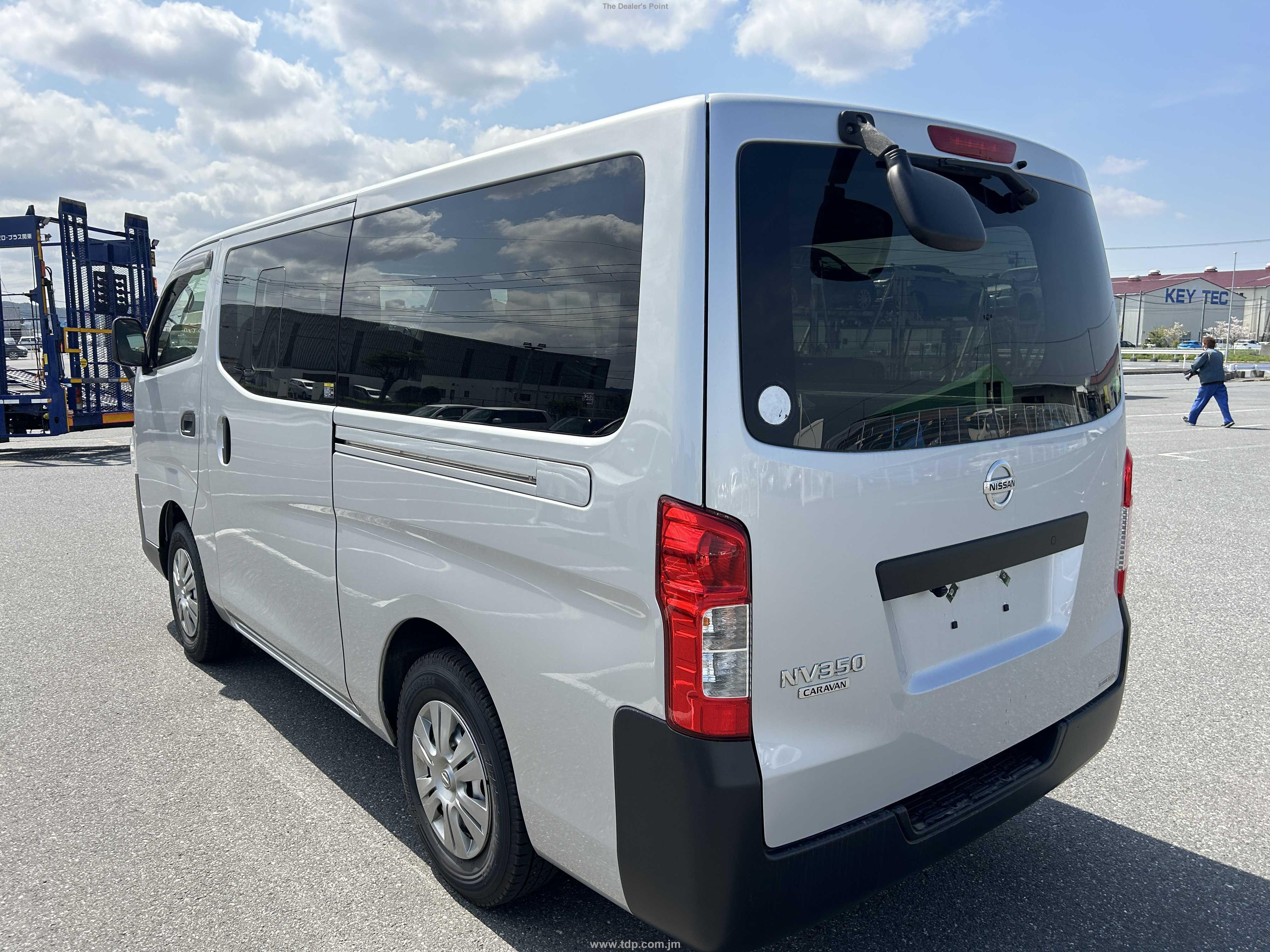 NISSAN NV350 CARAVAN 2018 Image 12