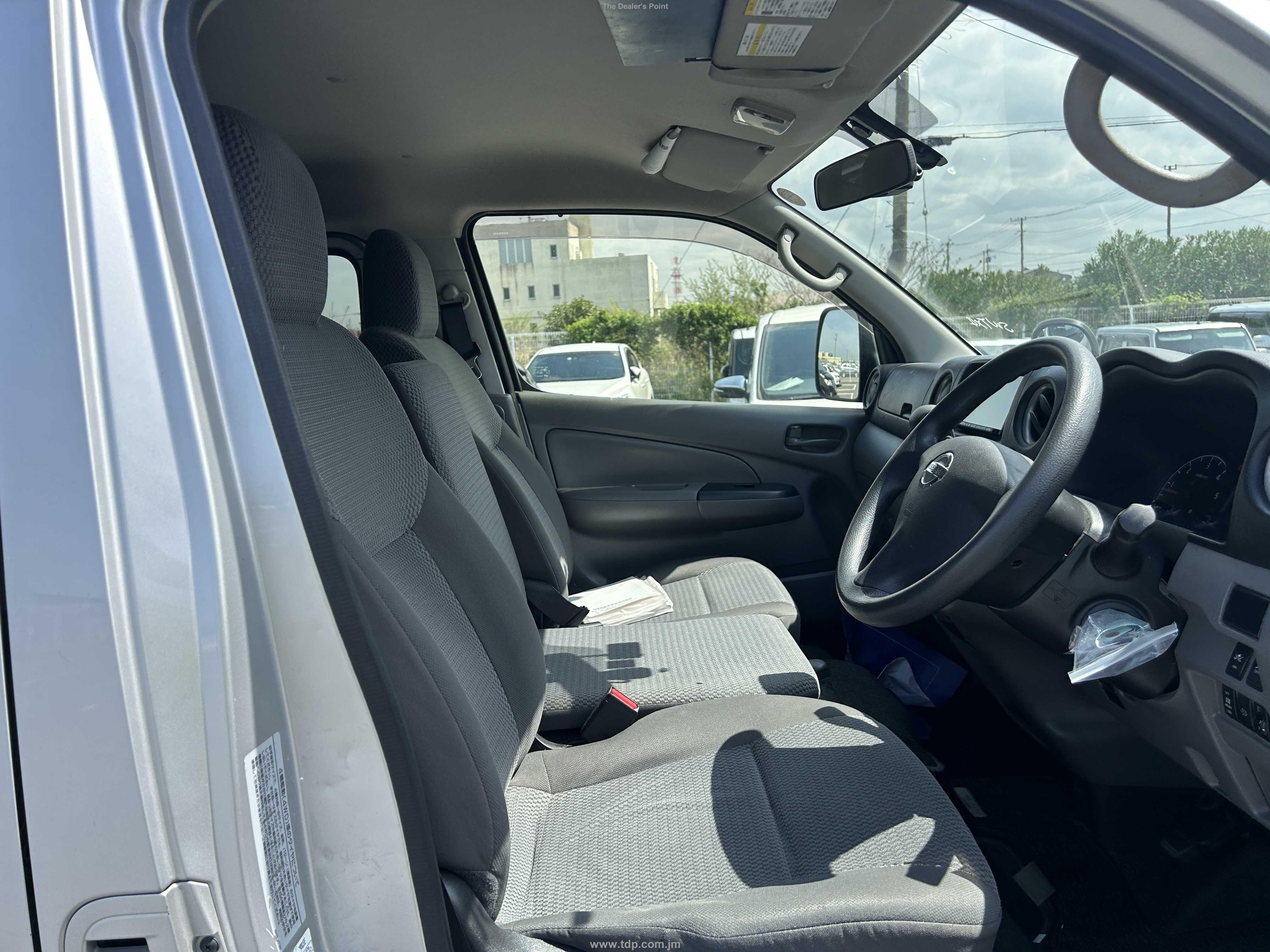 NISSAN NV350 CARAVAN 2018 Image 20