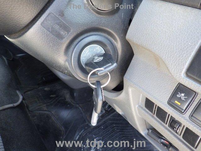NISSAN NV350 CARAVAN 2019 Image 32