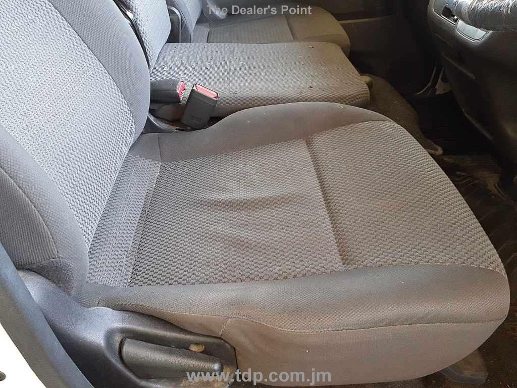 NISSAN NV350 CARAVAN 2019 Image 8