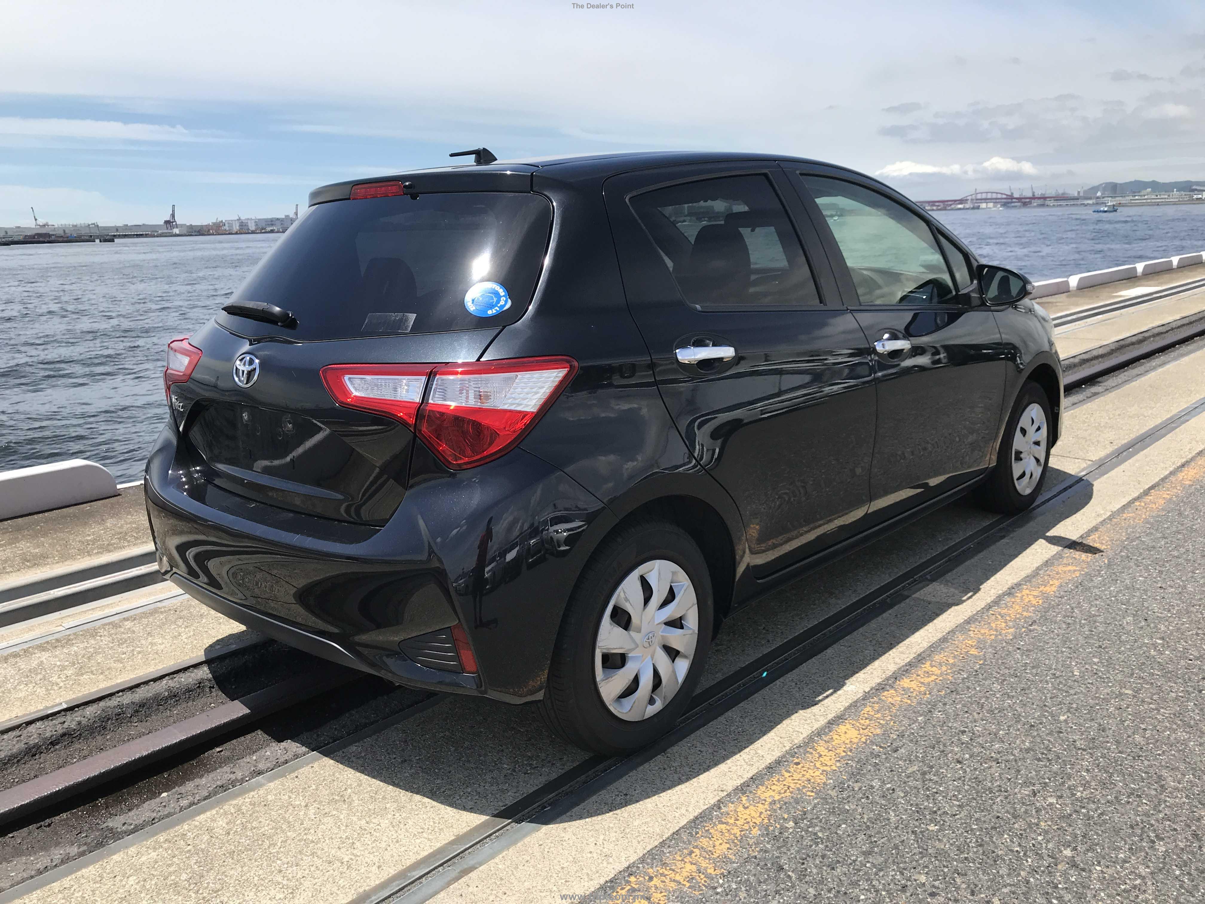 TOYOTA VITZ 2018 Image 12