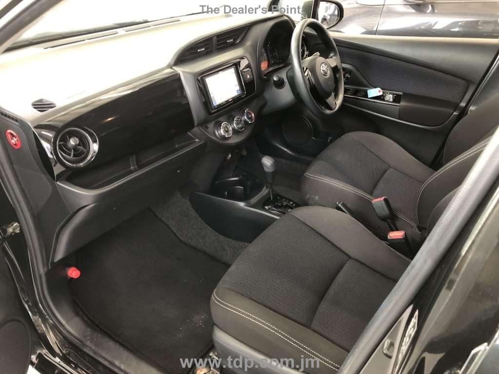 TOYOTA VITZ 2018 Image 7