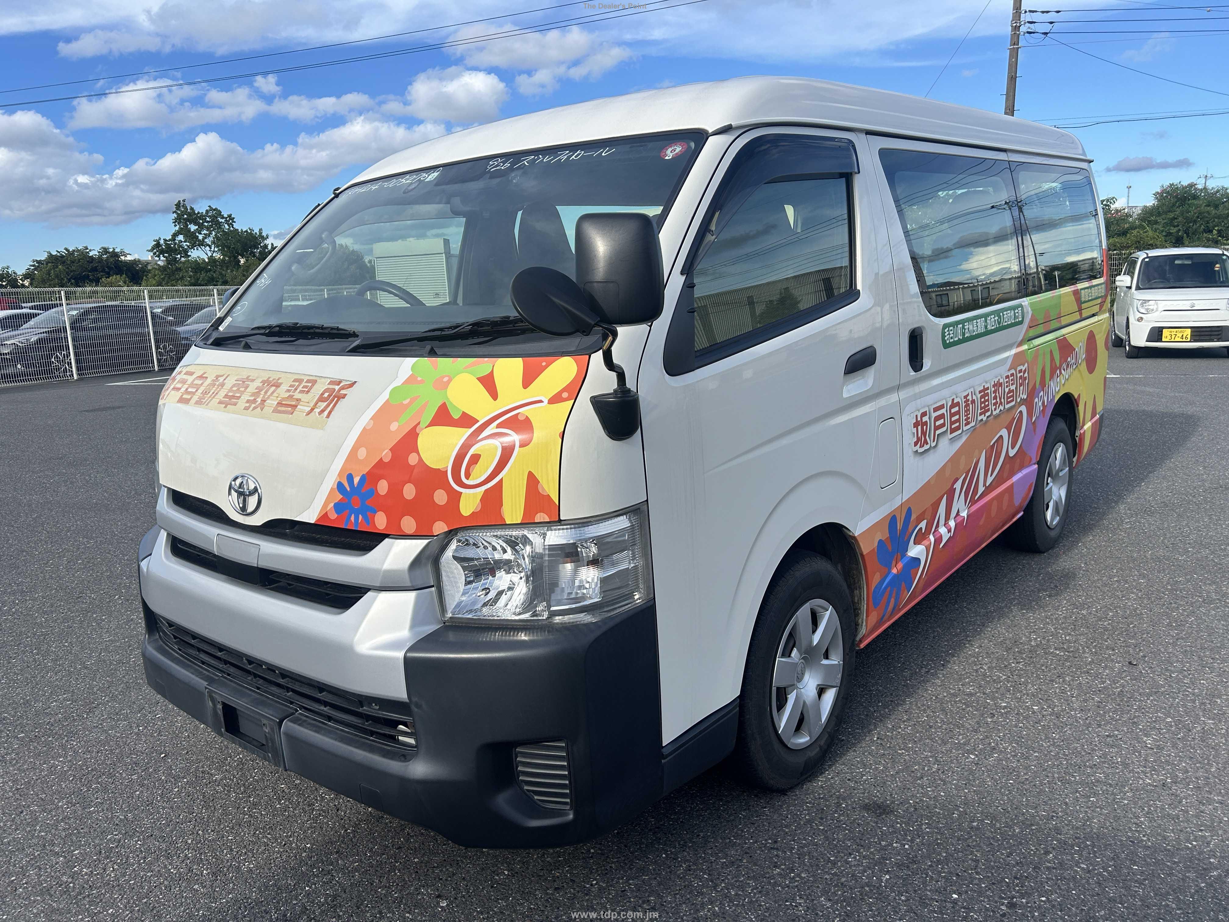 TOYOTA HIACE WAGON 2018 Image 2