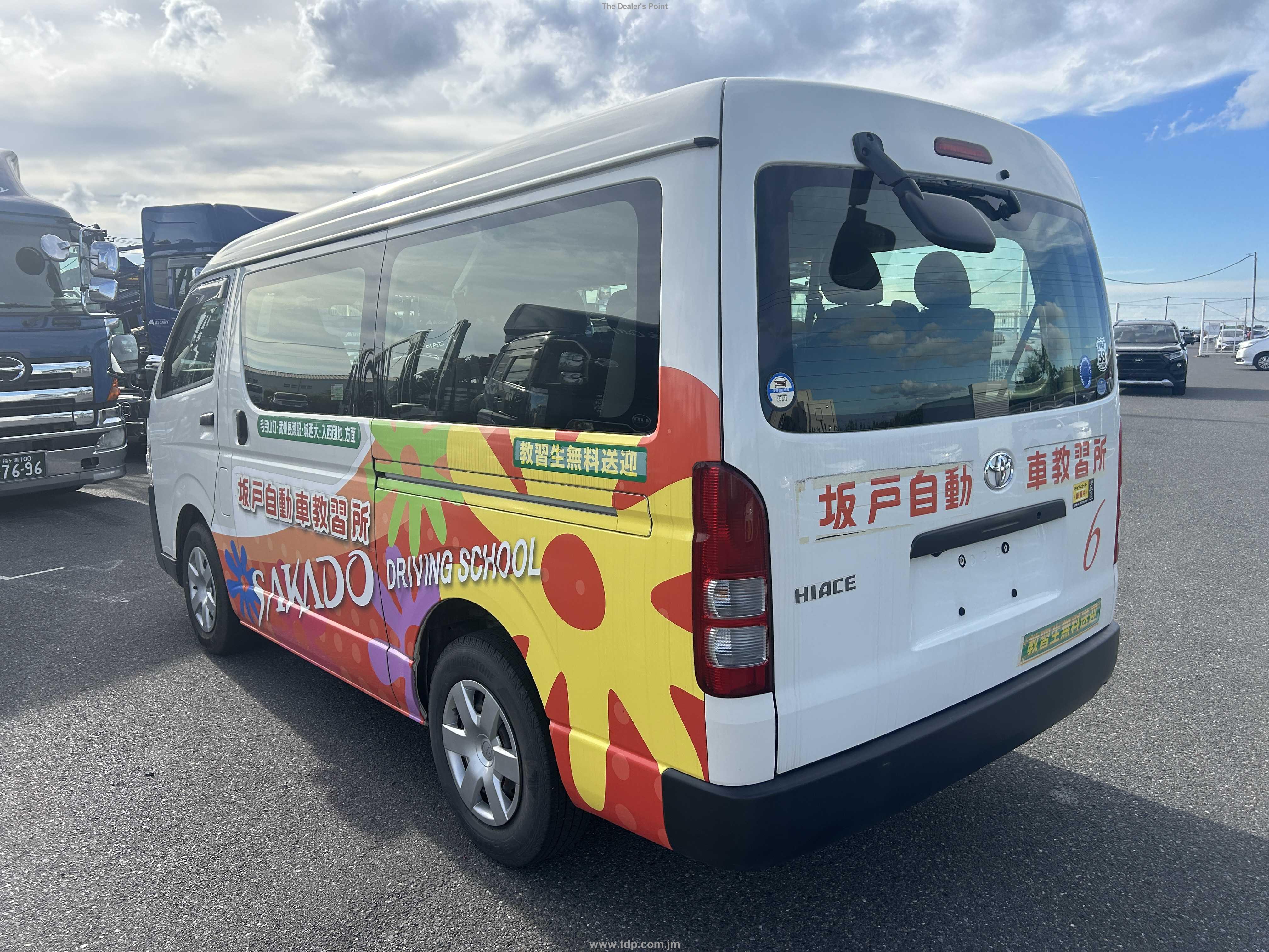 TOYOTA HIACE WAGON 2018 Image 4