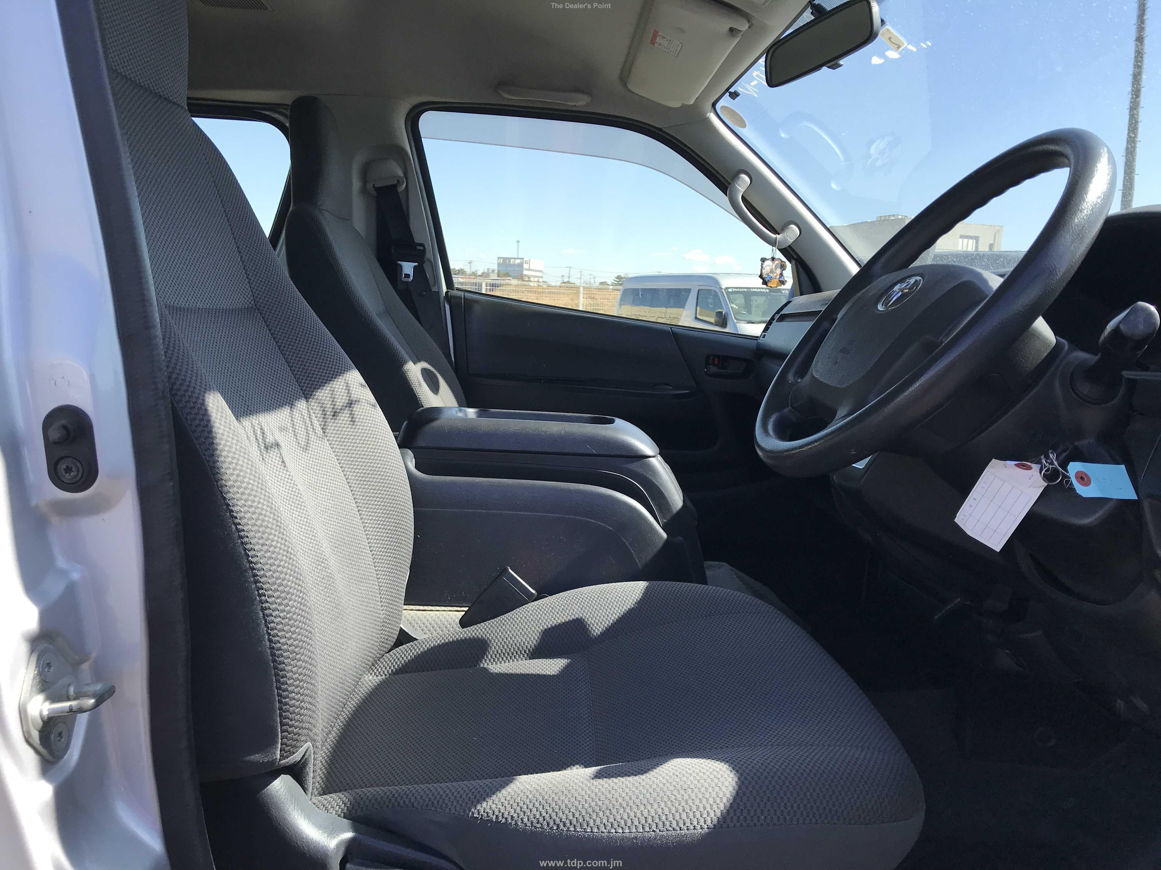 TOYOTA HIACE WAGON 2016 Image 12